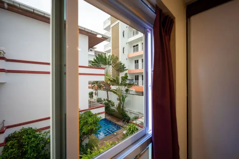  2 bedroom Condo Pratumnak with the following facilities: Swimming pool, Security, Car park and Garden