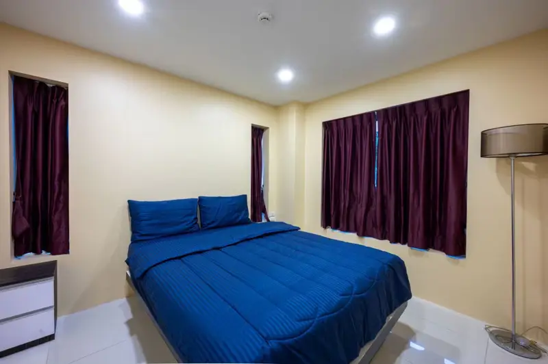  2 bedroom Condo Pratumnak with the following facilities: Swimming pool, Security, Car park and Garden