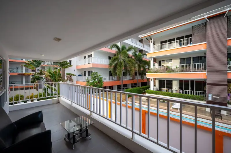  2 bedroom Condo Pratumnak with the following facilities: Swimming pool, Security, Car park and Garden