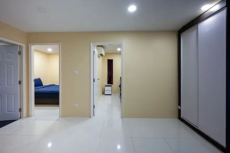  2 bedroom Condo Pratumnak with the following facilities: Swimming pool, Security, Car park and Garden