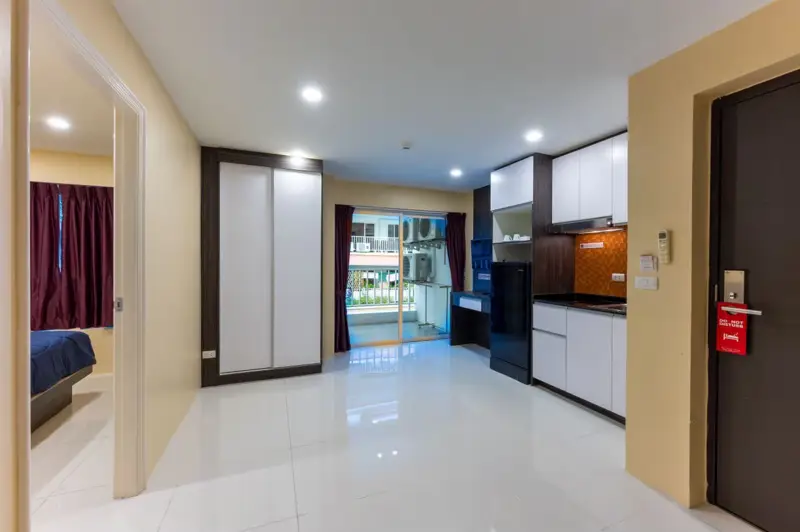  2 bedroom Condo Pratumnak with the following facilities: Swimming pool, Security, Car park and Garden