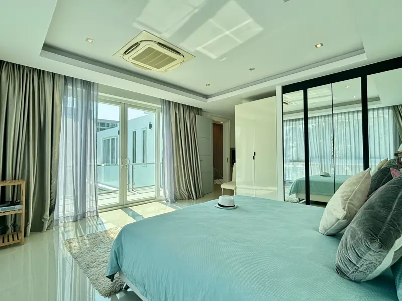 Plam Oasis Villa 4 Bedroom for sale