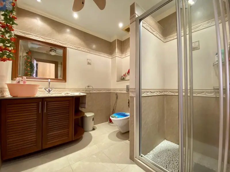 2 Bed spacious Condo Pratumnak with Swimming pool, Gym, Security, Car park and Concierge.