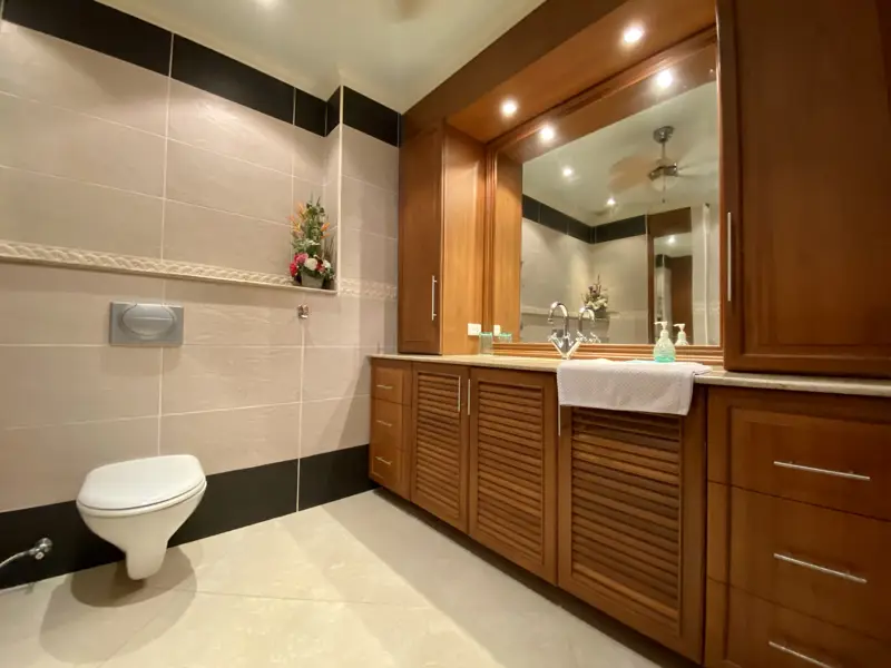 2 Bed spacious Condo Pratumnak with Swimming pool, Gym, Security, Car park and Concierge.