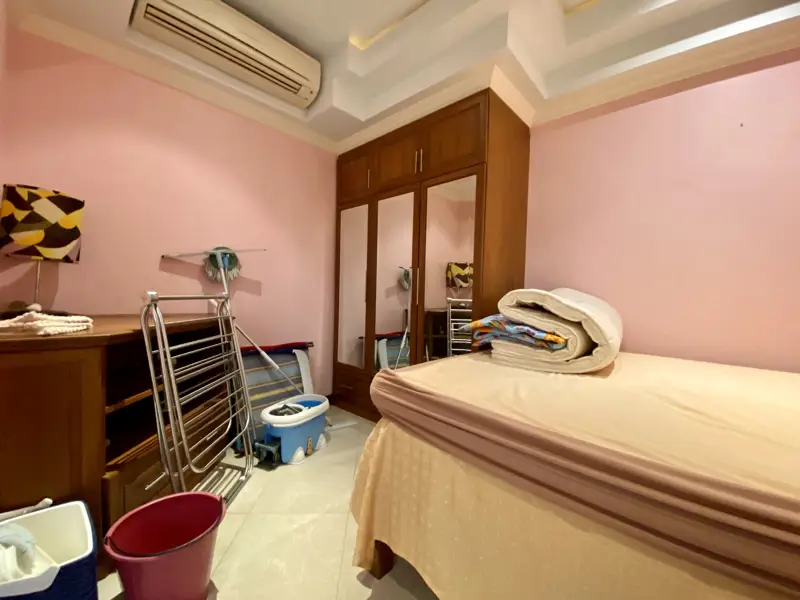 2 Bed spacious Condo Pratumnak with Swimming pool, Gym, Security, Car park and Concierge.