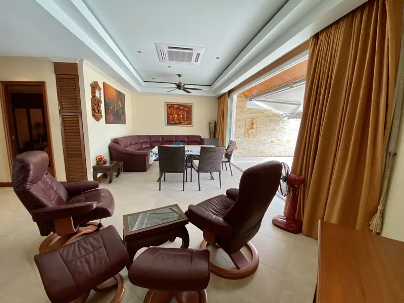 2 Bed spacious Condo Pratumnak with Swimming pool, Gym, Security, Car park and Concierge.