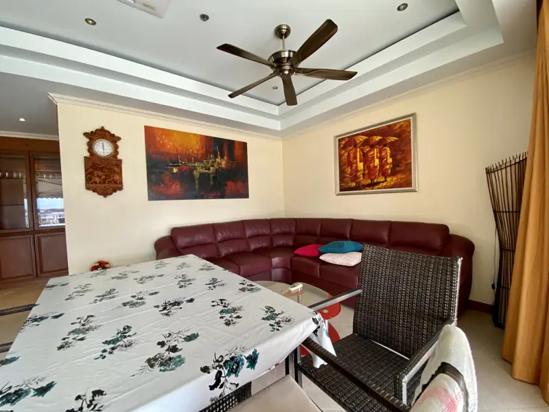 2 Bed spacious Condo Pratumnak with Swimming pool, Gym, Security, Car park and Concierge.