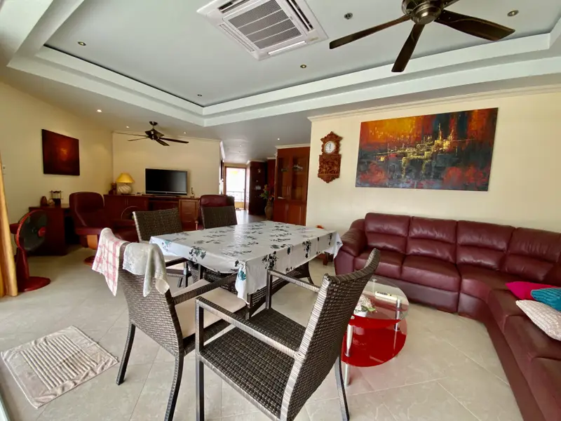 2 Bed spacious Condo Pratumnak with Swimming pool, Gym, Security, Car park and Concierge.