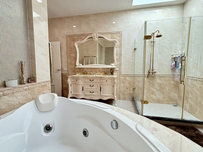 3 bed Pool Villa Huay Yai Pattaya at Baan Dusit Garden at Pattaya, Chonburi has the following facilities: Security and Car park.