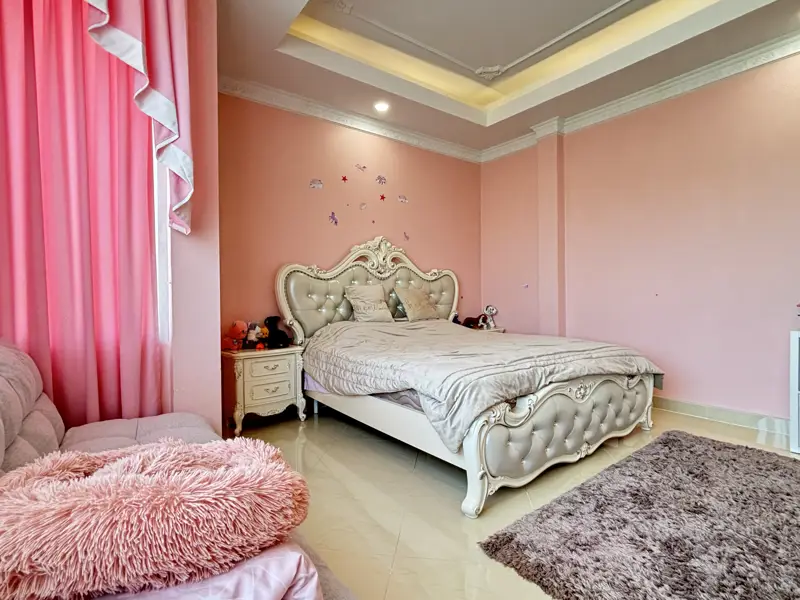 3 bed Pool Villa Huay Yai Pattaya at Baan Dusit Garden at Pattaya, Chonburi has the following facilities: Security and Car park.