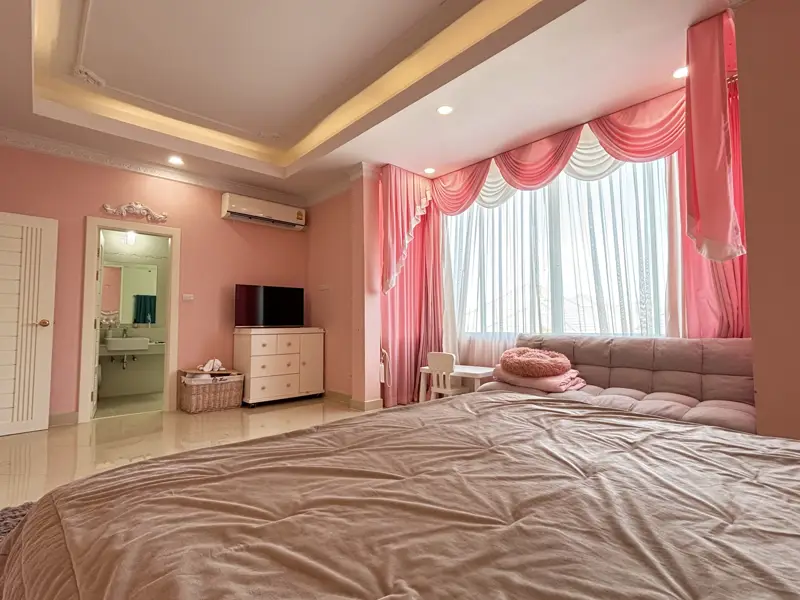 3 bed Pool Villa Huay Yai Pattaya at Baan Dusit Garden at Pattaya, Chonburi has the following facilities: Security and Car park.