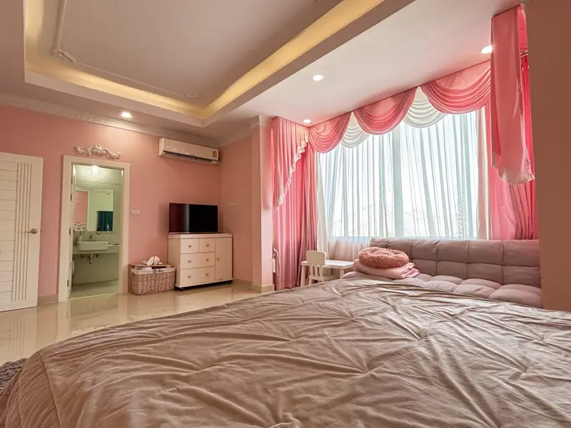 3 bed Pool Villa Huay Yai Pattaya at Baan Dusit Garden at Pattaya, Chonburi has the following facilities: Security and Car park.