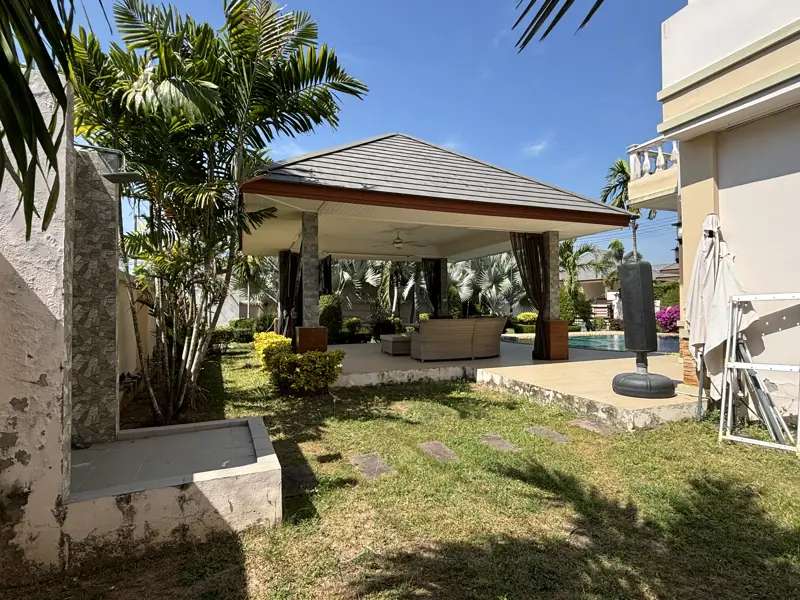 3 bed Pool Villa Huay Yai Pattaya at Baan Dusit Garden at Pattaya, Chonburi has the following facilities: Security and Car park.