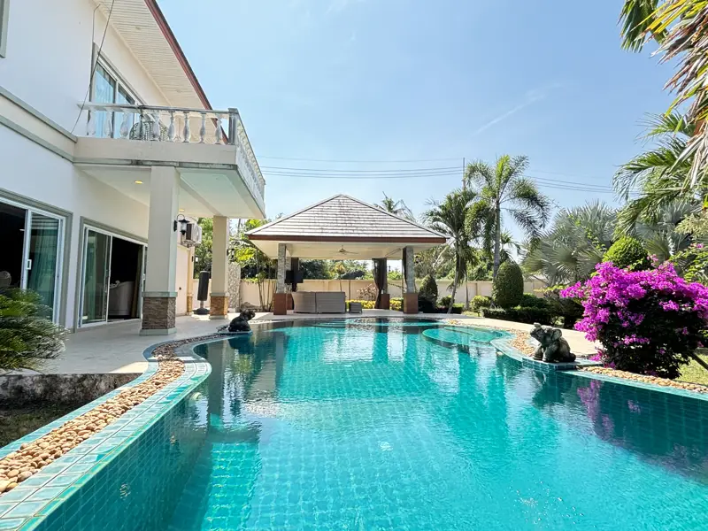 3 bed Pool Villa Huay Yai Pattaya at Baan Dusit Garden at Pattaya, Chonburi has the following facilities: Security and Car park.