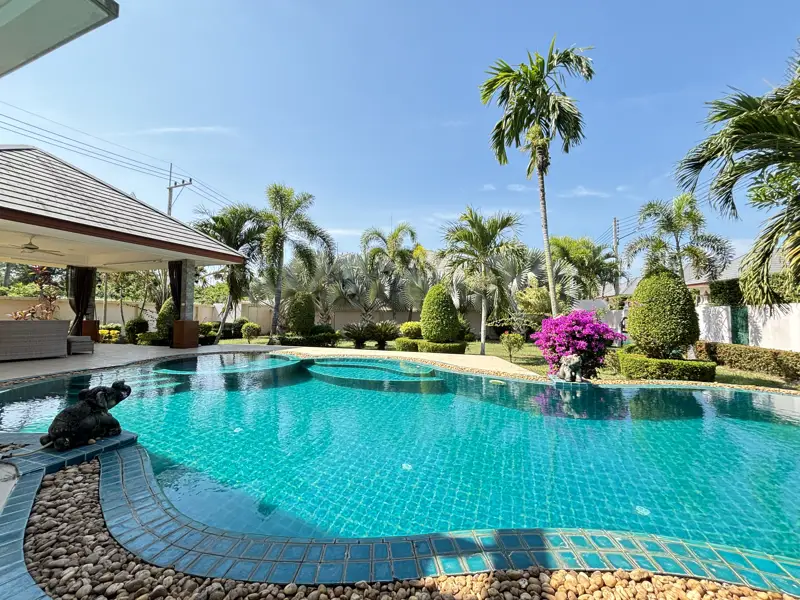 3 bed Pool Villa Huay Yai Pattaya at Baan Dusit Garden at Pattaya, Chonburi has the following facilities: Security and Car park.