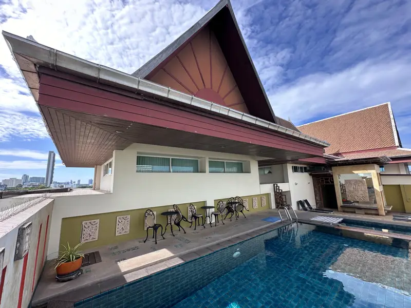 Spacious Duplex Penthouse with Pool Access – Just 300m from Jomtien Beach