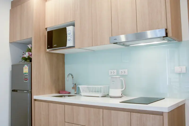  1 bed condo Pratumnak  with contemporary furnishings and interiors. featuring a communal pool, well-equipped fitness, sauna, spa, charming steam room, and Jacuzzi.