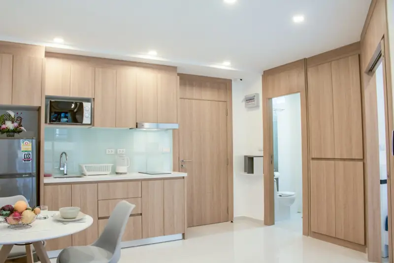  1 bed condo Pratumnak  with contemporary furnishings and interiors. featuring a communal pool, well-equipped fitness, sauna, spa, charming steam room, and Jacuzzi.