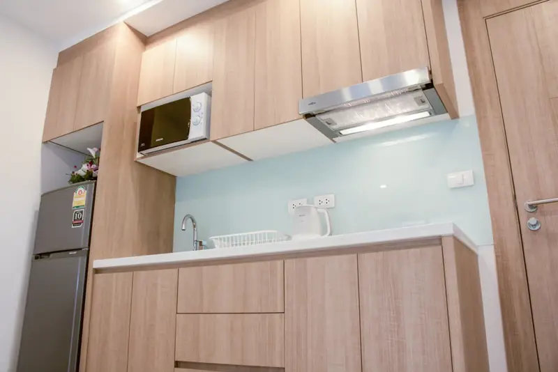  1 bed condo Pratumnak  with contemporary furnishings and interiors. featuring a communal pool, well-equipped fitness, sauna, spa, charming steam room, and Jacuzzi.