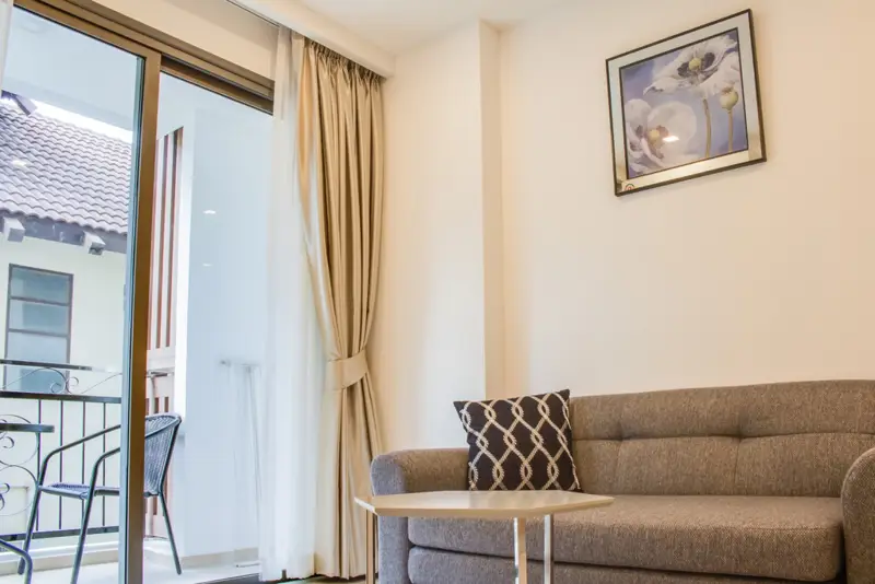  1 bed condo Pratumnak  with contemporary furnishings and interiors. featuring a communal pool, well-equipped fitness, sauna, spa, charming steam room, and Jacuzzi.