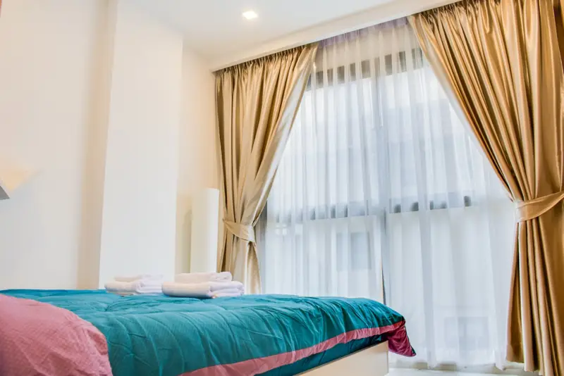  1 bed condo Pratumnak  with contemporary furnishings and interiors. featuring a communal pool, well-equipped fitness, sauna, spa, charming steam room, and Jacuzzi.