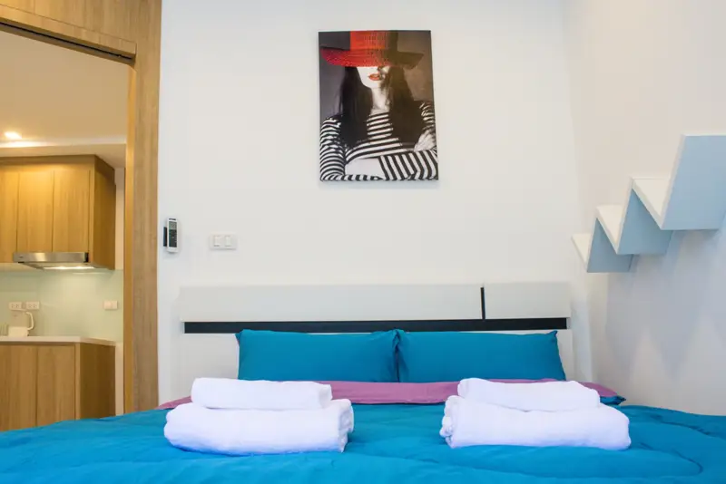  1 bed condo Pratumnak  with contemporary furnishings and interiors. featuring a communal pool, well-equipped fitness, sauna, spa, charming steam room, and Jacuzzi.