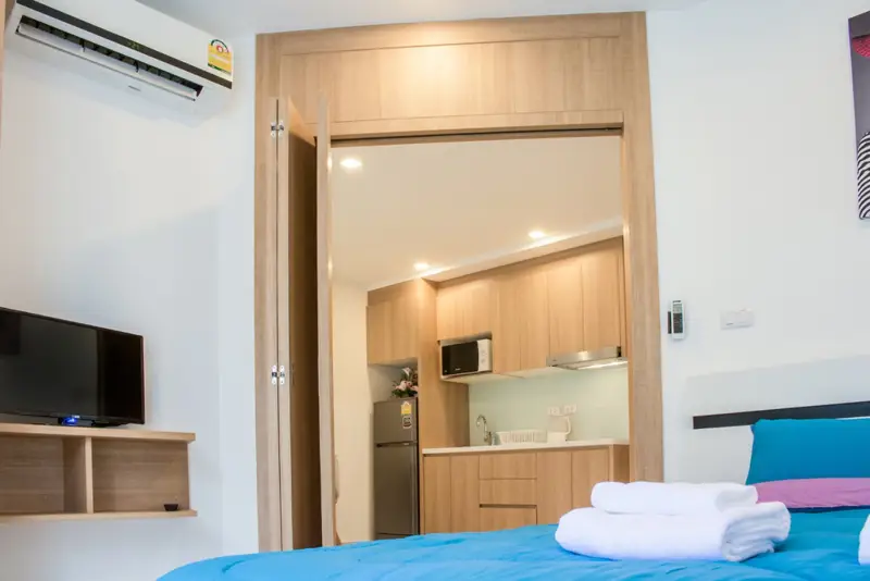  1 bed condo Pratumnak  with contemporary furnishings and interiors. featuring a communal pool, well-equipped fitness, sauna, spa, charming steam room, and Jacuzzi.