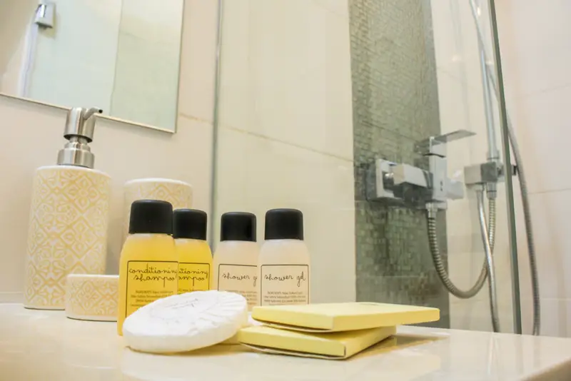  1 bed condo Pratumnak  with contemporary furnishings and interiors. featuring a communal pool, well-equipped fitness, sauna, spa, charming steam room, and Jacuzzi.