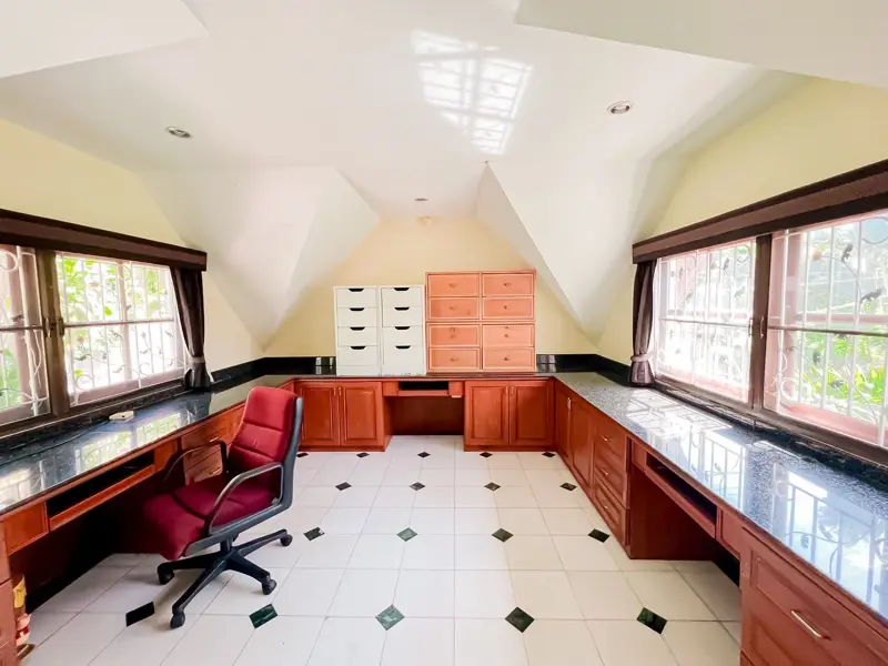 Jomtien Palace - Large Plot -3 Bedrooms - for sale and for rent