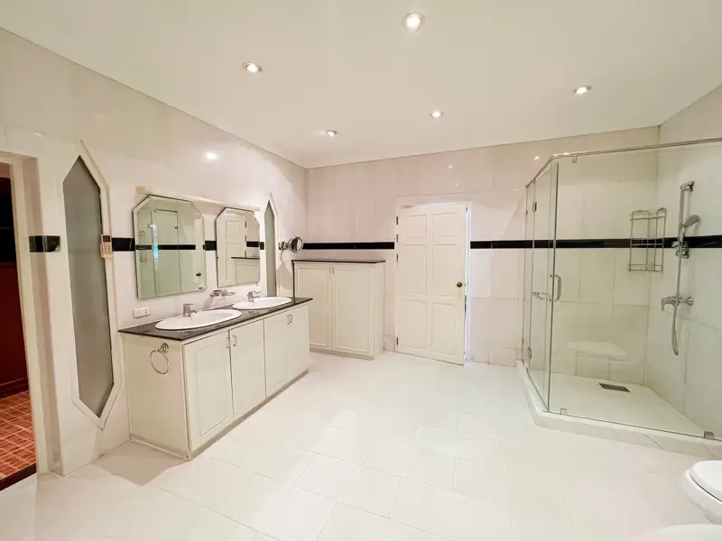 Jomtien Palace - Large Plot -3 Bedrooms - for sale and for rent