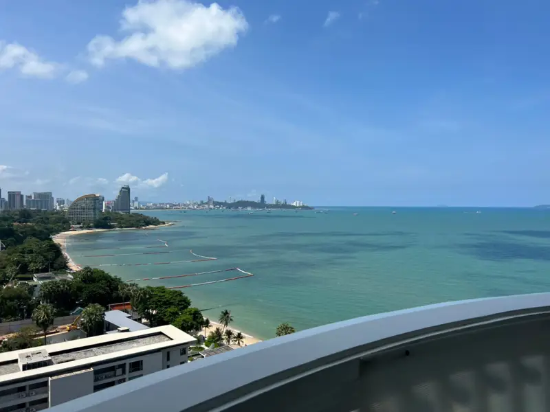  Park Beach Condominium Wong Amat – Spacious 3-Bedroom Apartment with Stunning Views 🌟