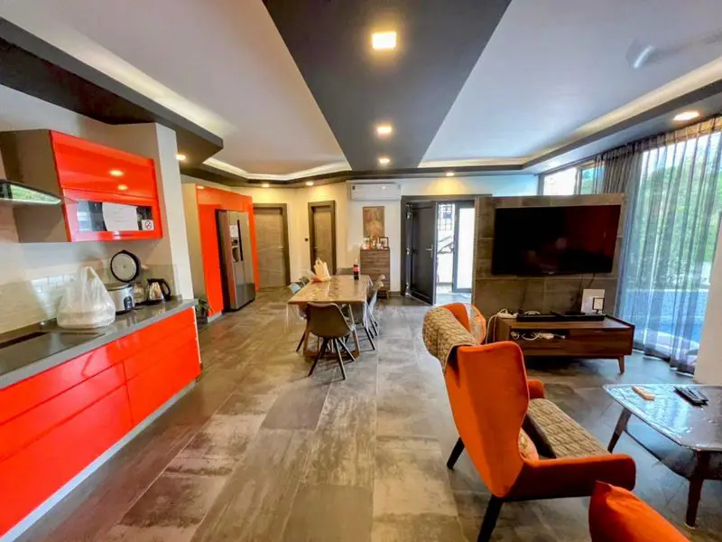 5 bed Pool Villa Pratumnak  ultra-modern and offers 2 separate apartments with 2 and 3 bedrooms each.