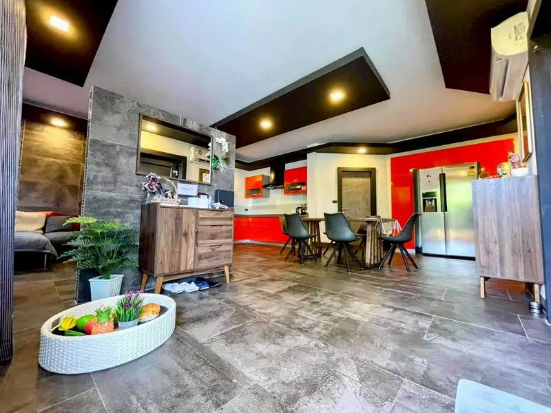 5 bed Pool Villa Pratumnak  ultra-modern and offers 2 separate apartments with 2 and 3 bedrooms each.