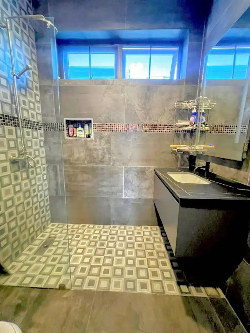 5 bed Pool Villa Pratumnak  ultra-modern and offers 2 separate apartments with 2 and 3 bedrooms each.