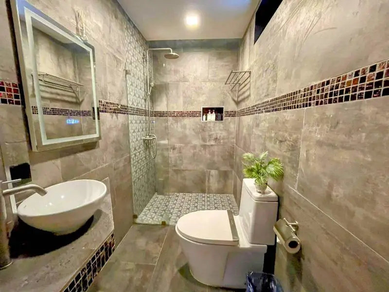 5 bed Pool Villa Pratumnak  ultra-modern and offers 2 separate apartments with 2 and 3 bedrooms each.