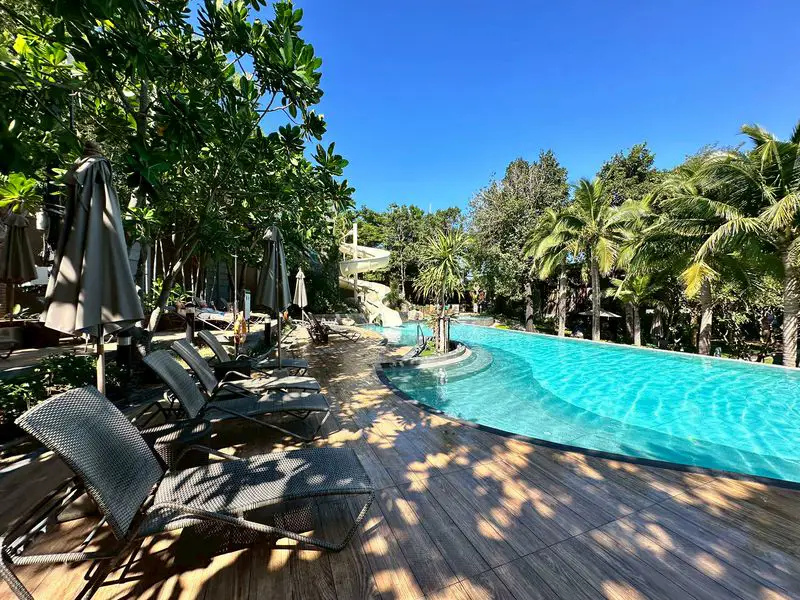 1 Bed Condo Pratumnak High-rise condominium near Pratumnak Hill, with views to Bali Hai Cape to Pattaya Beach. 