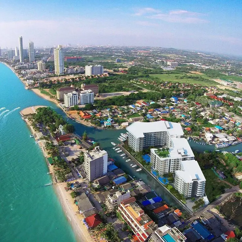 Whale Marina Condo Studio Condo with Yacht Parking  Nestled in Soi Najomtien 8, just 150 meters from Beach, for a refreshing seaside lifestyle every day.