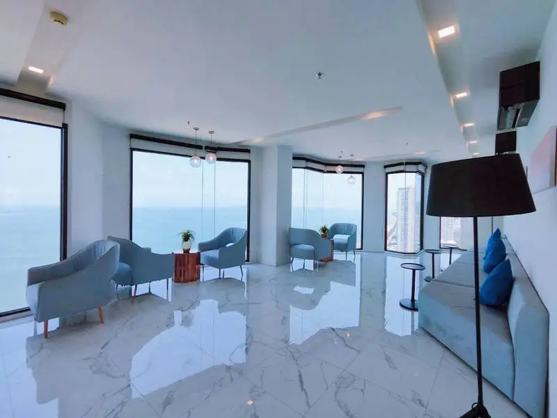  1 bed condo at Aeras luxury beachfront condominium  near Jomtien Beach. Withs 5-star facilities to let you enjoy a 360-degree overlooking with world famous Pattaya Bay 