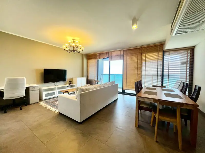 seaview Condo at Zire Wongamat at Wongamat, Pattaya has the following facilities: Swimming pool, Gym, Security, Car park, Garden, Tennis court, Sauna and Concierge.
