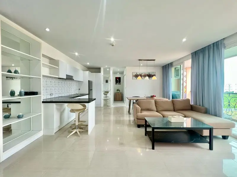 2 bed Condo Jomtien at Atlantis located close to major landmarks   a model beach, waterfall curtain pool, river bridge, giant ship, or a children's water park. There is also a jacuzzi