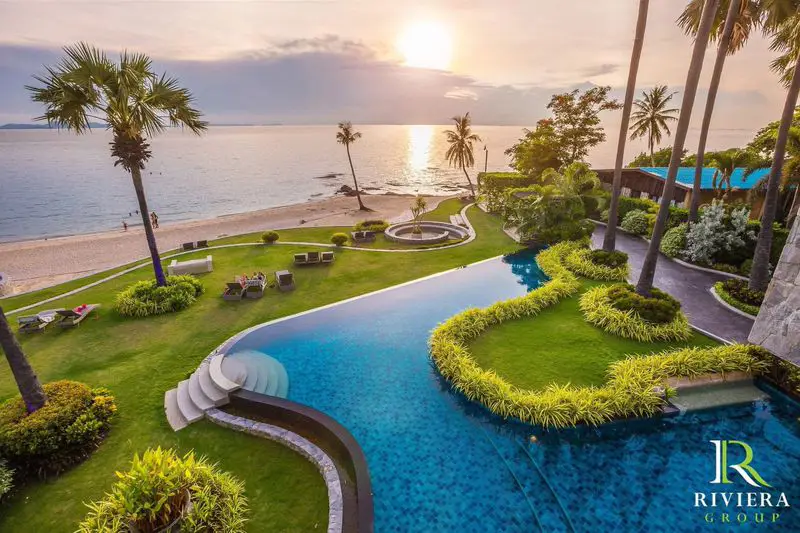 2 bed condo at Palm beachfront condominium with sea views of Pattaya Golf, and  beach frontage.  fully furnished with the balcony for panoramic sea view