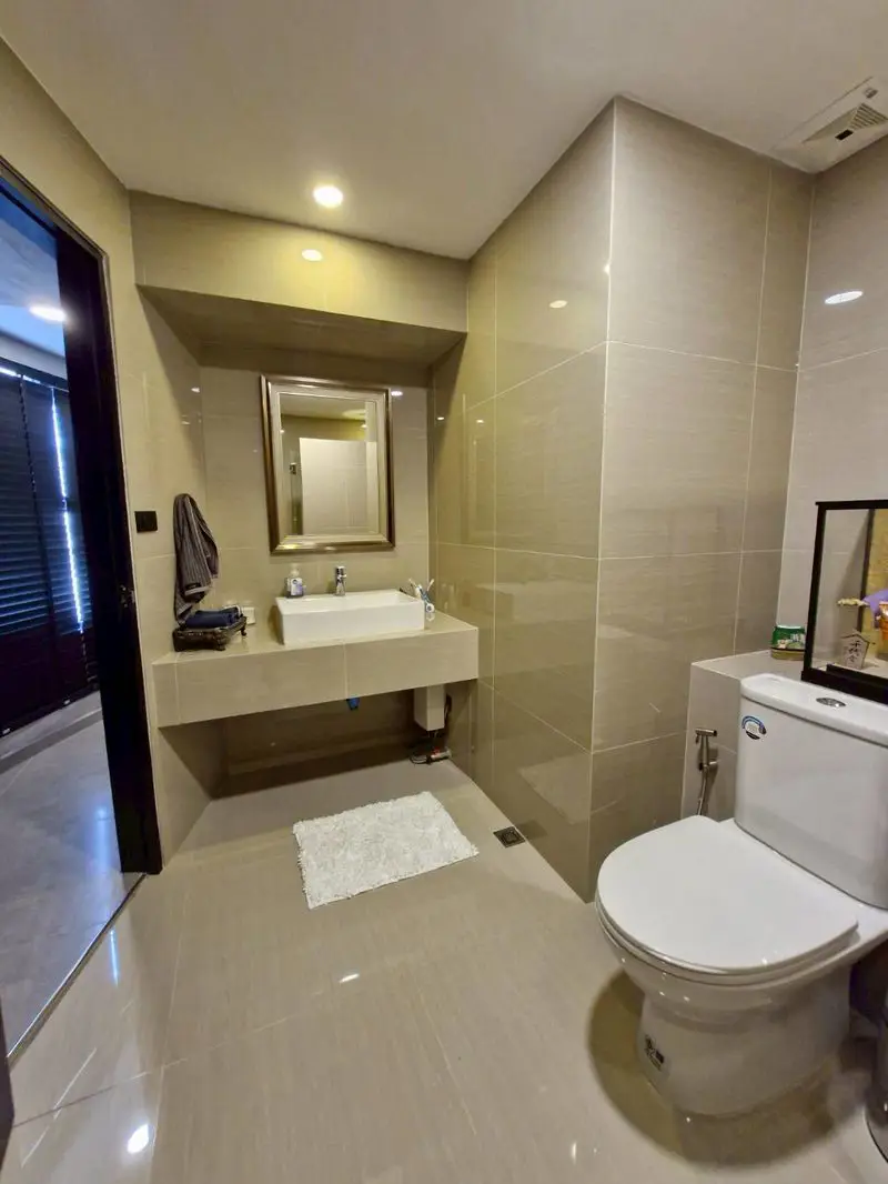 Metro-Jomtien Condotel:  1 bedroom condo located in a prime location next to the Jomtien Beach South for sale