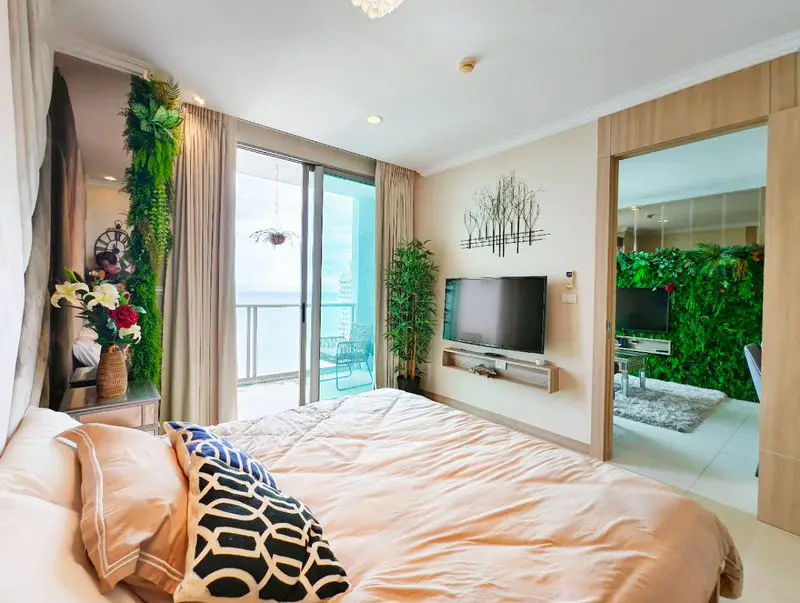 2 bed condo wongamat at the  best location of Pattaya in the Wong Amat area. Easy to North Pattaya Road in 2 minutes to Wong Amat Beach.