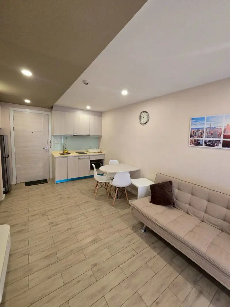  1 bed condo near Jomtien beach at Seven Seas with tropical gardens and a giant lagoon swimming pool steam room etc