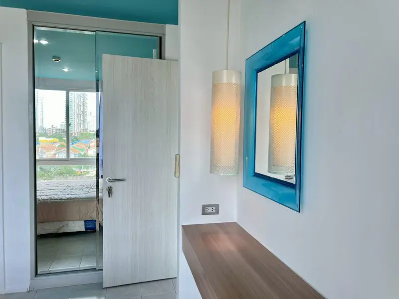 2 bed Condo Jomtien at Atlantis located close to major landmarks   a model beach, waterfall curtain pool, river bridge, giant ship, or a children's water park. There is also a jacuzzi