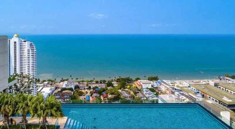 Riviera 1 bed Condo near to  stunning Jomtien Beach view from the rooftop  children's playground, rooftop pool with sunbeds, and a communal gym