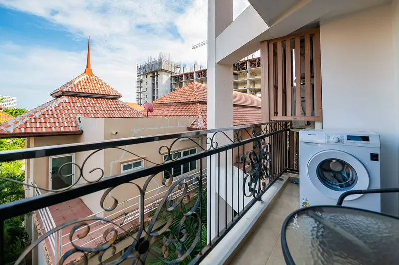 City Garden Pratumnak 1 Bedroom  Condo with restaurants, communal pool, fitness center , sauna, spa, charming steam room, and Jacuzzi. located close to U-Tapao-Rayong-Pattaya International Airport.