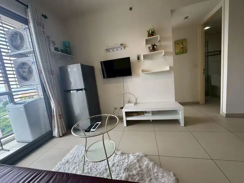 1 Bed Condo Pratumnak High-rise condominium near Pratumnak Hill, with views to Bali Hai Cape to Pattaya Beach. 