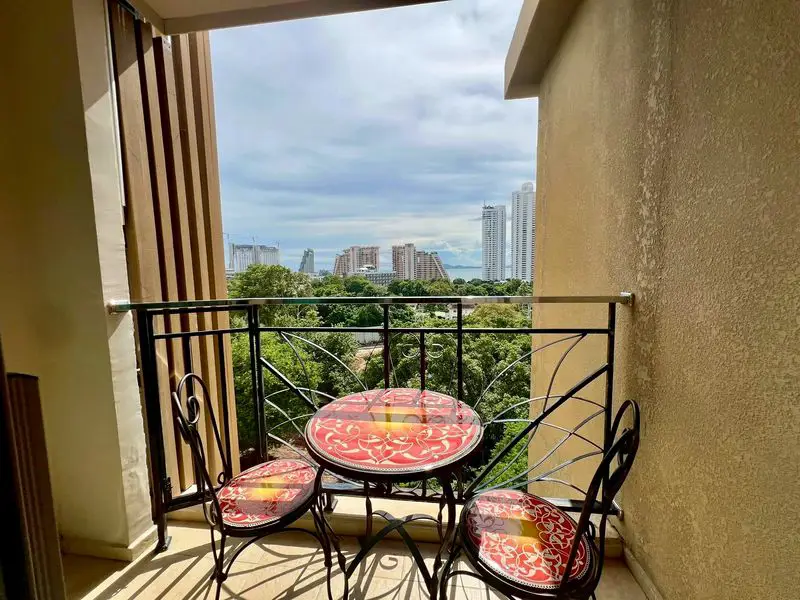 1 bed sea view condo at City Garden Tropicana is in a prime location, overlooking the serene Wong Amat Beach  close to Pattaya Beach.