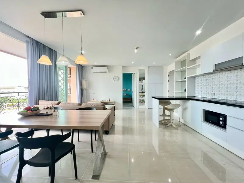 2 bed Condo Jomtien at Atlantis located close to major landmarks   a model beach, waterfall curtain pool, river bridge, giant ship, or a children's water park. There is also a jacuzzi